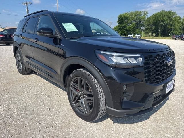 Used 2025 Ford Explorer ST-Line w/ ST-Line Street Pack AWD/4WD image 8