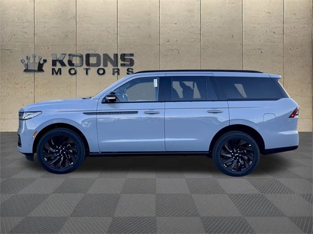 New 2025 Lincoln Navigator Reserve image 4