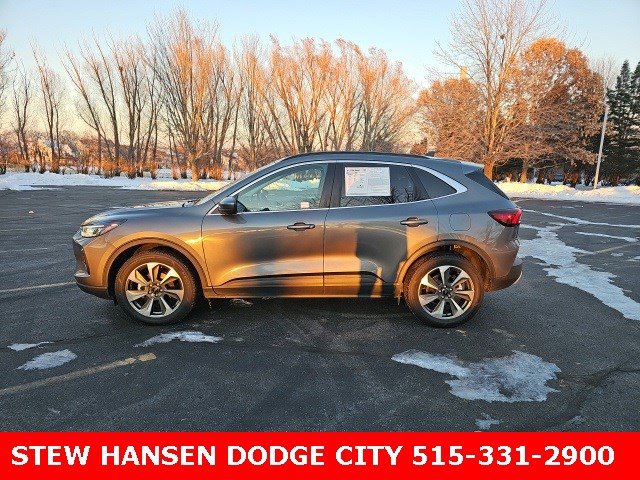 Used 2023 Ford Escape Platinum image 1