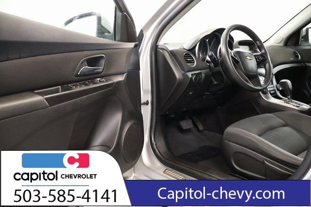 Used 2016 Chevrolet Cruze LT w/ Technology Package image 9