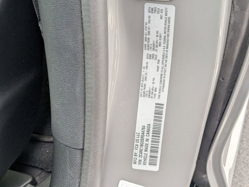 Used 2025 Chrysler Pacifica Select image 36