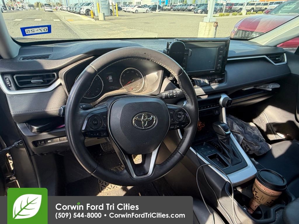 Used 2020 Toyota RAV4 XLE Premium image 2
