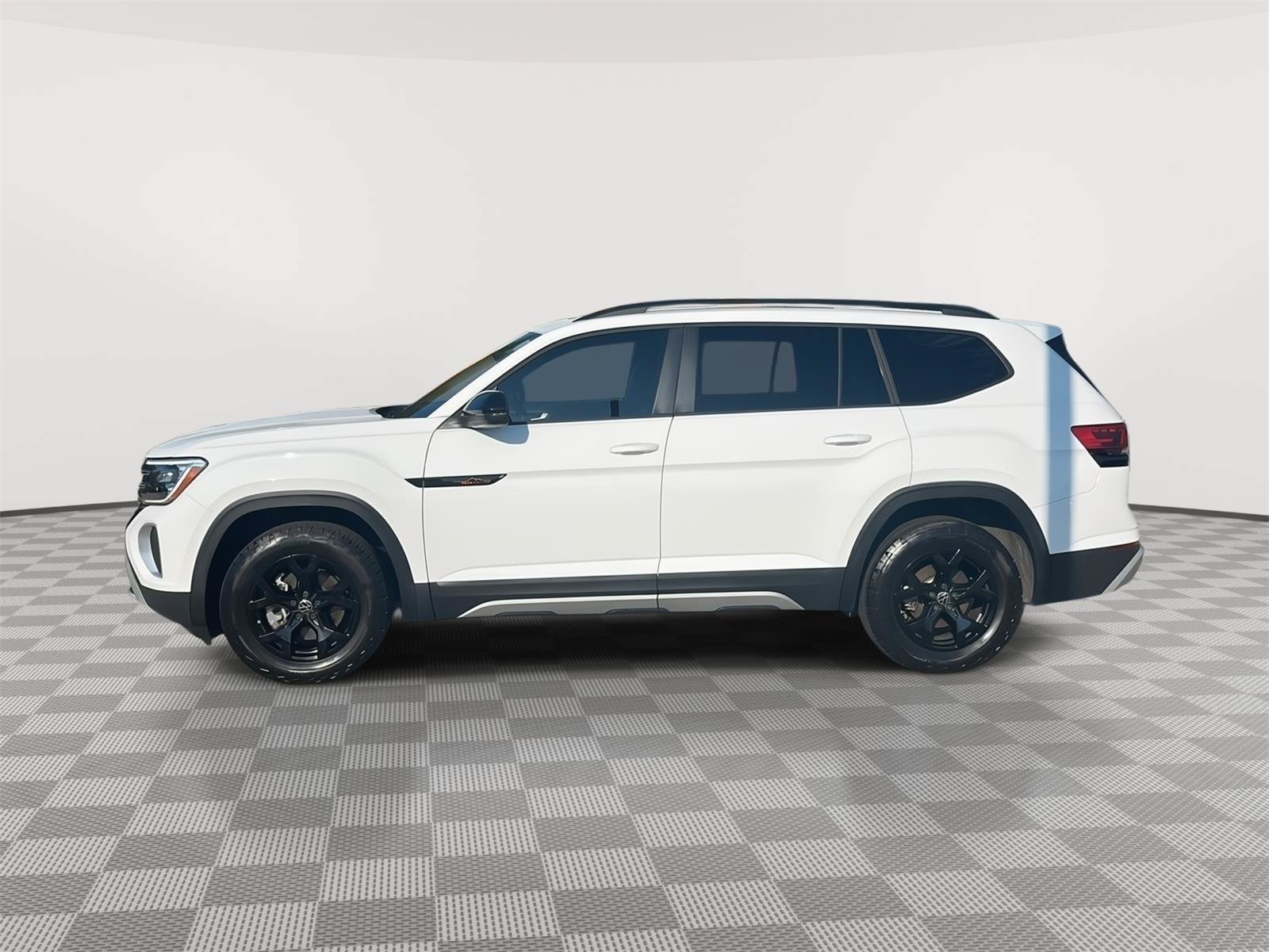 Used 2024 Volkswagen Atlas Peak Edition SE AWD/4WD image 9