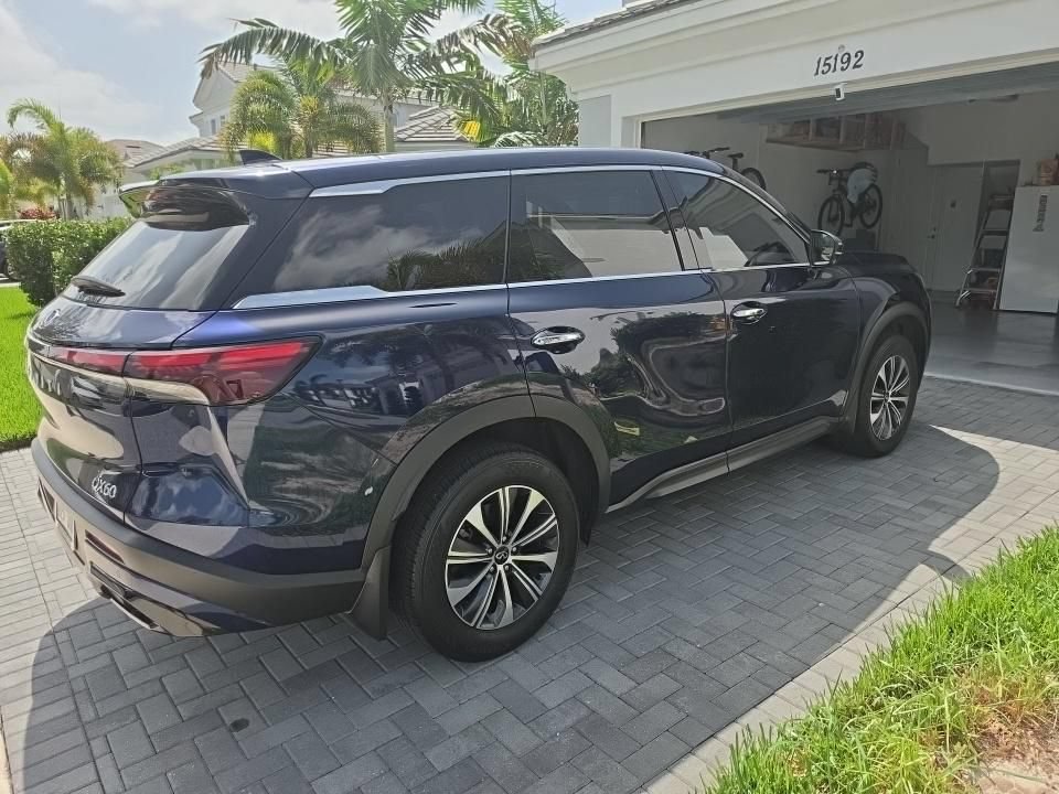 Used 2023 INFINITI QX60 Pure FWD image 2