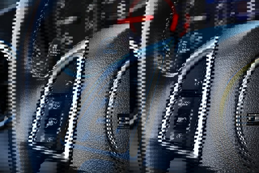 Used 2022 Chevrolet Camaro LT w/ Technology Package image 16