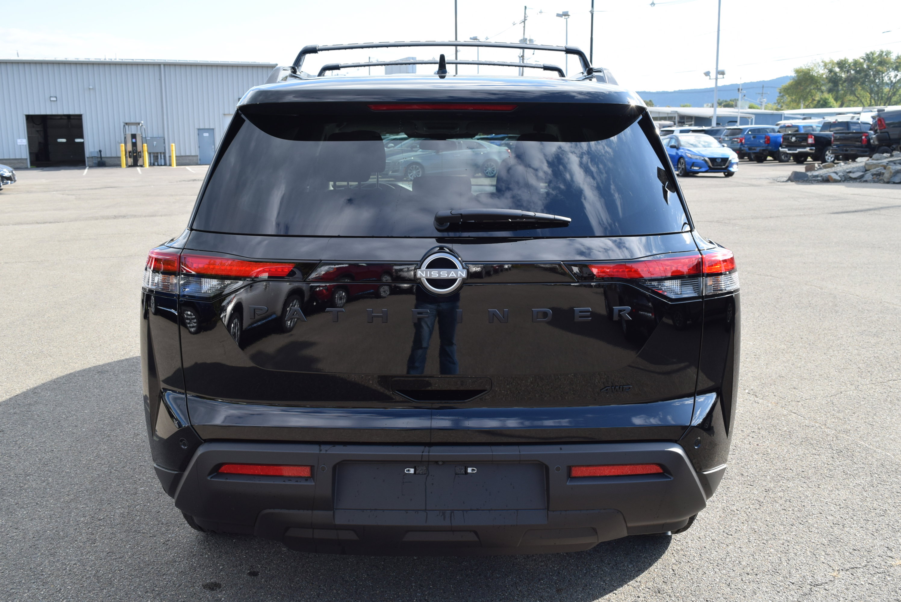 New 2025 Nissan Pathfinder SV w/ Black Appearance Package image 7