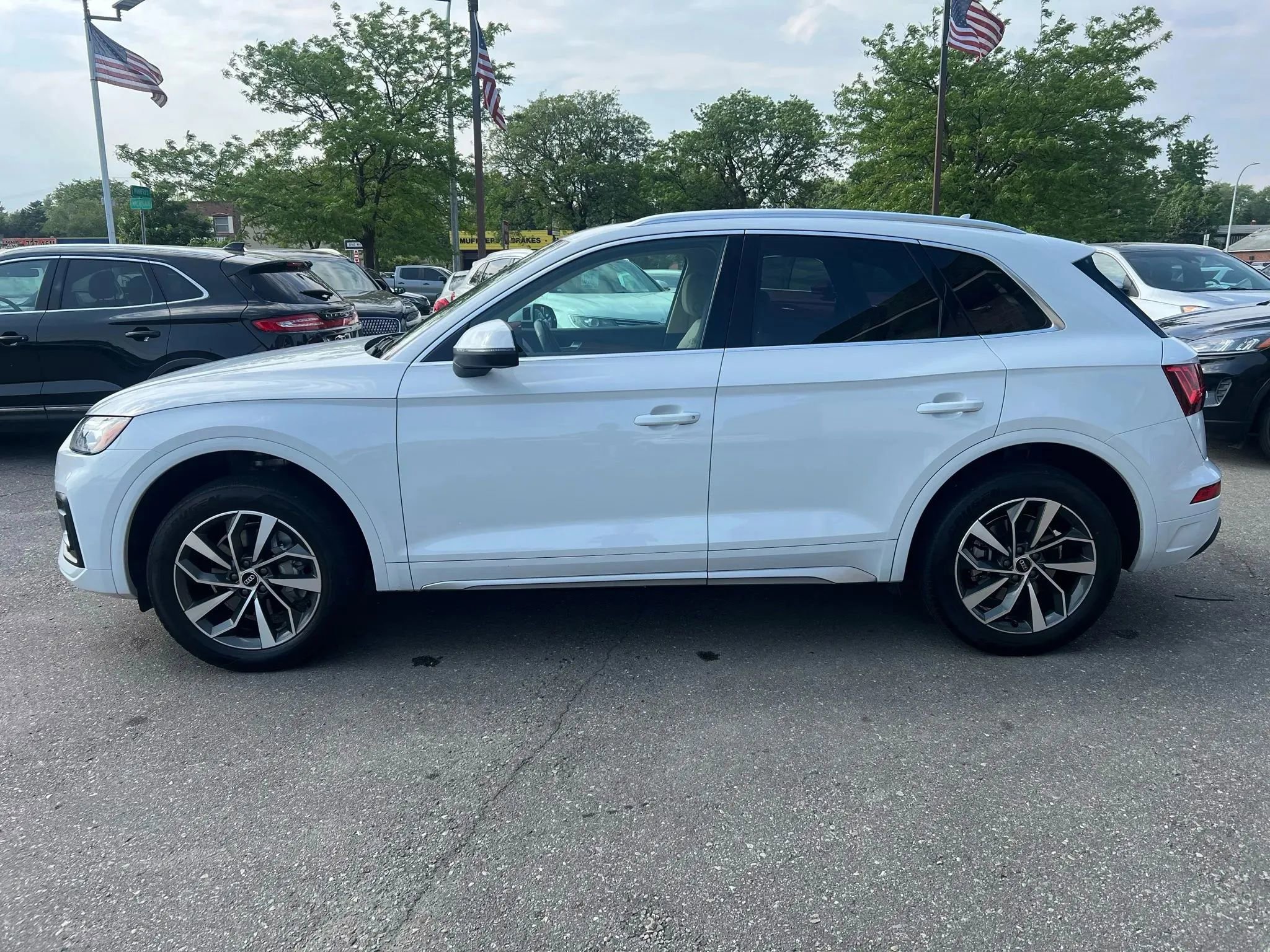 Used 2021 Audi Q5 2.0T Premium Plus image 2