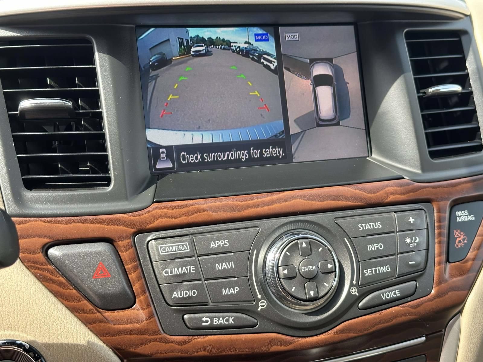 Used 2017 Nissan Pathfinder Platinum w/ Family Entertainment Package AWD/4WD image 11