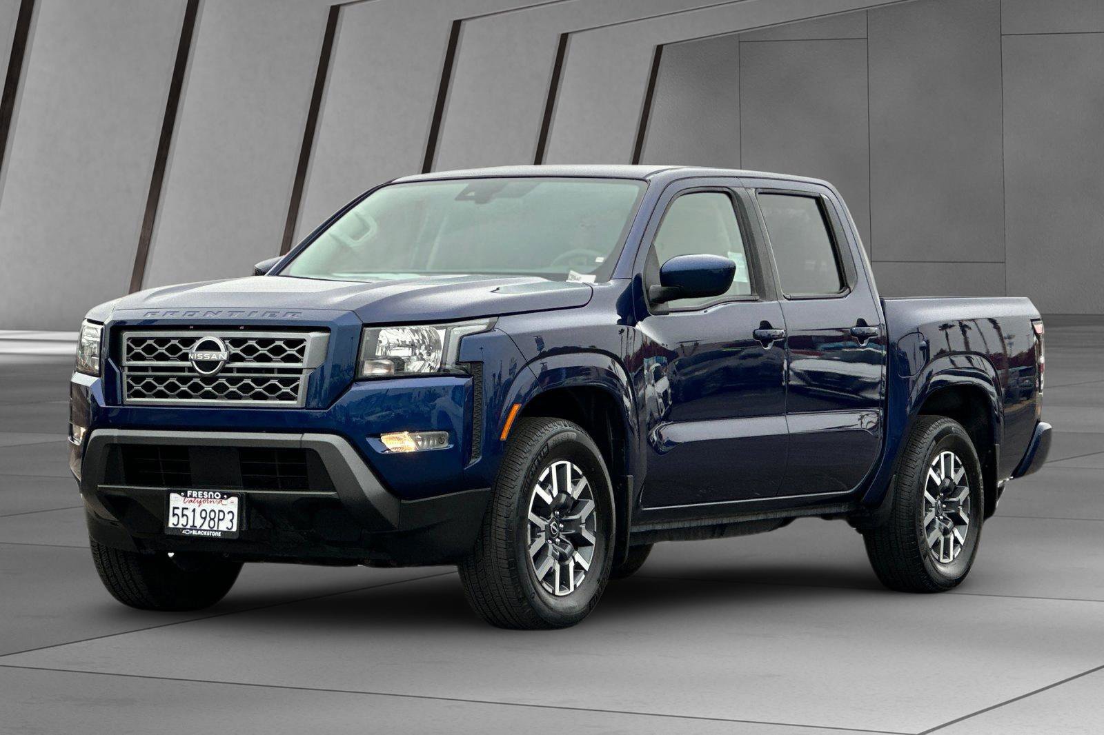Used 2022 Nissan Frontier SV image 8