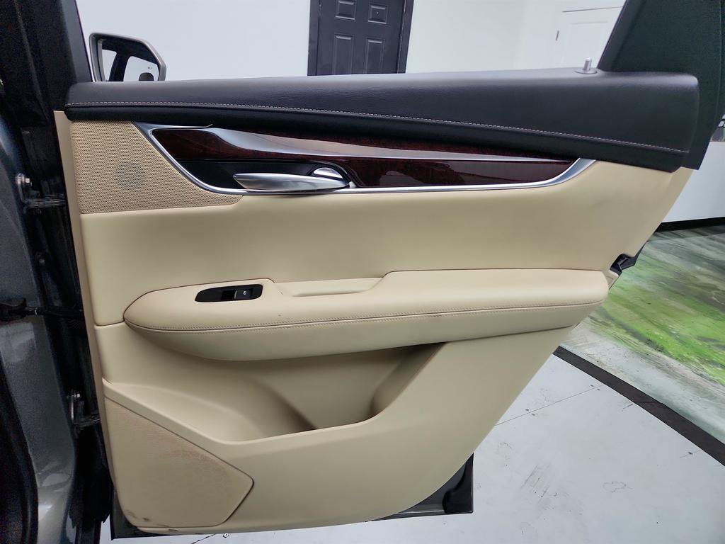 Used 2017 Cadillac XT5 Luxury w/ Driver Awareness Package FWD image 29