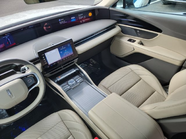 Used 2024 Lincoln Nautilus Premier AWD/4WD image 27