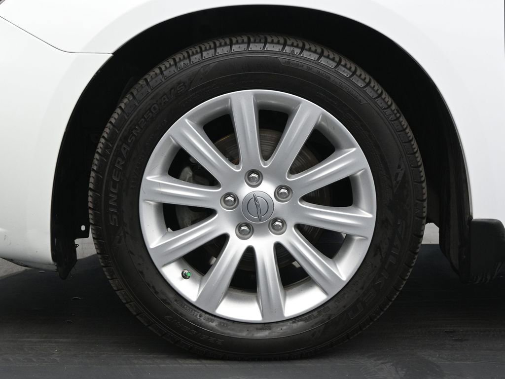 Used 2014 Chrysler 200 Limited image 24