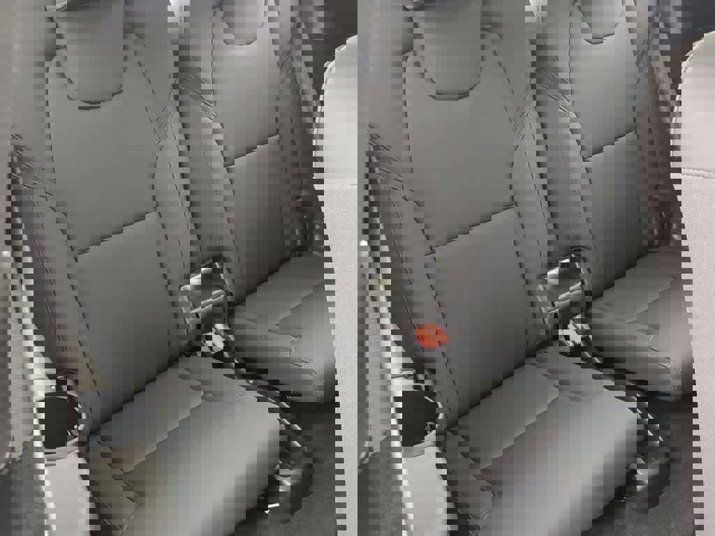 New 2025 Volvo XC90 B5 Plus w/ Protection Package Premier image 21