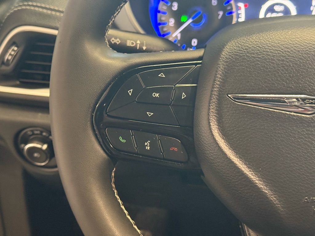 Used 2025 Chrysler Pacifica Limited image 24