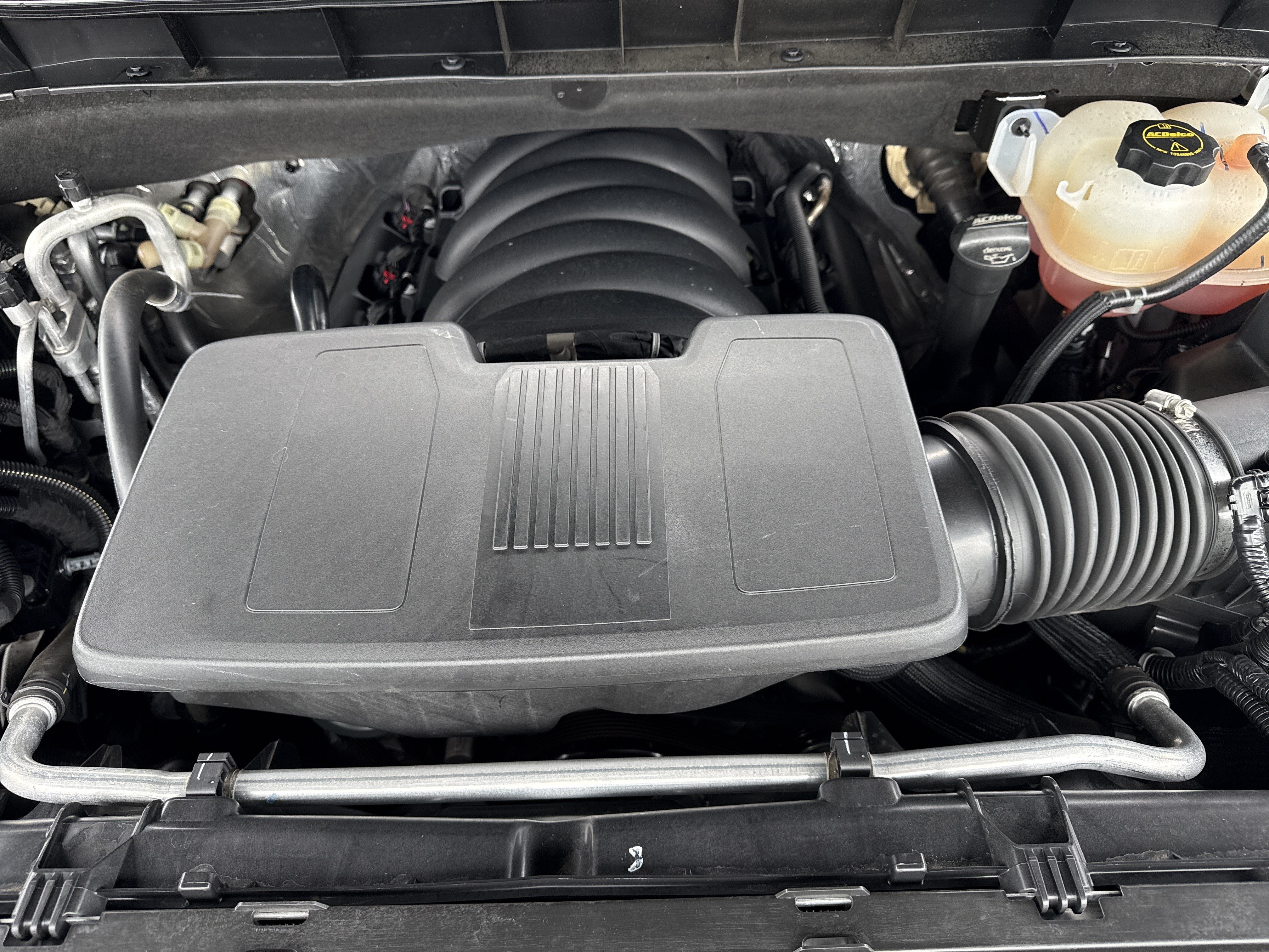 Used 2025 Chevrolet Suburban Z71 AWD/4WD image 5