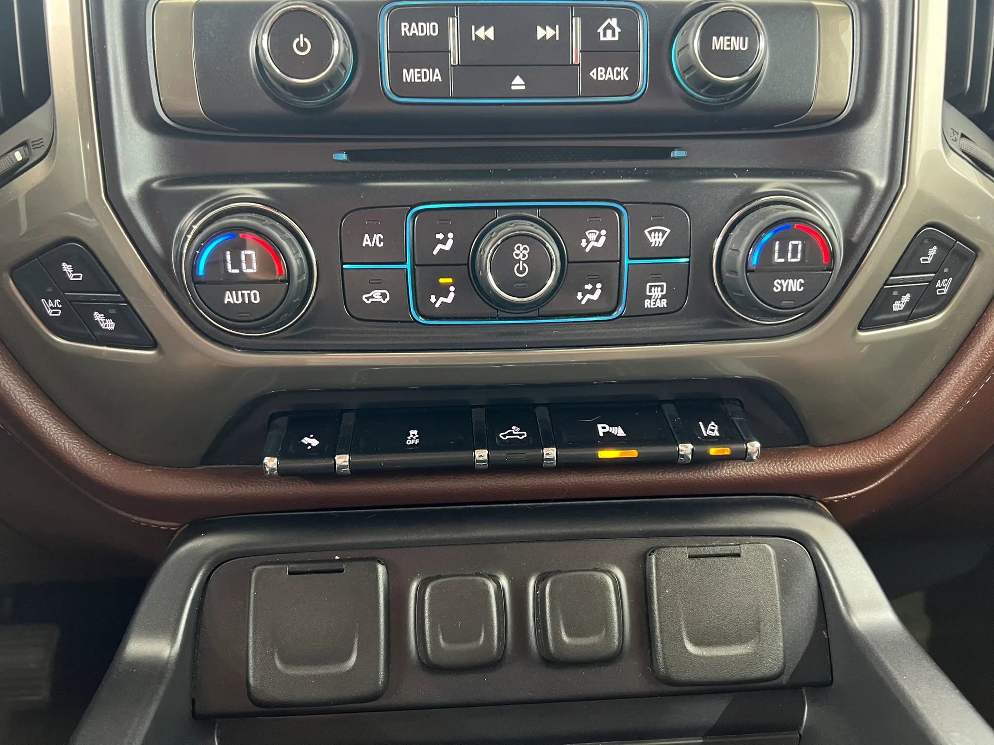 Used 2014 Chevrolet Silverado 1500 High Country w/ High Country Premium Package image 21