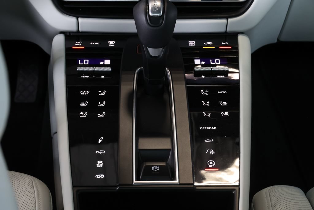 Certified 2025 Porsche Macan GTS AWD/4WD image 59