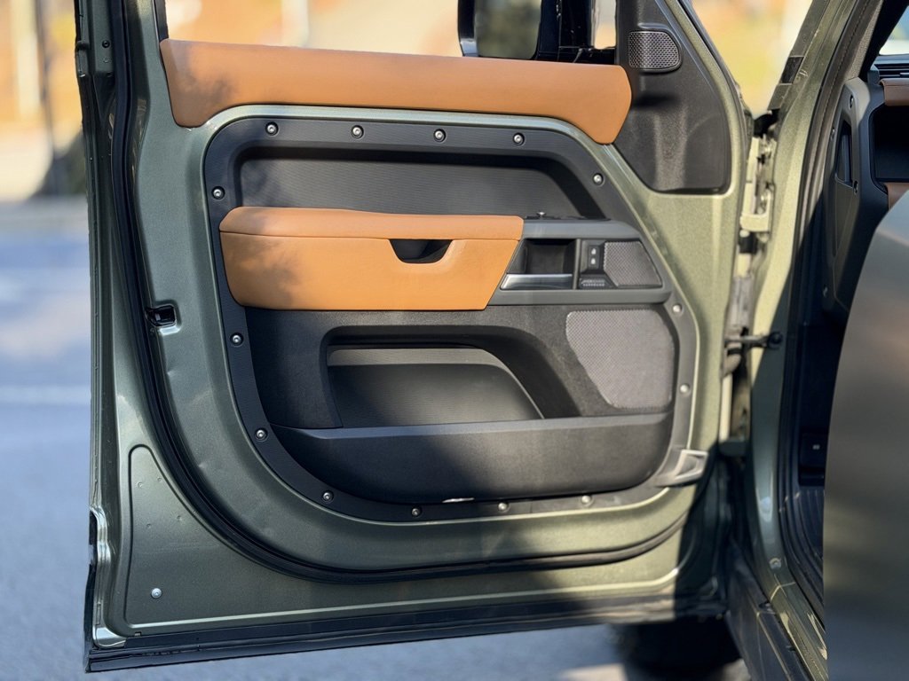 Used 2020 Land Rover Defender 110 X image 29