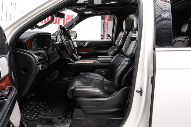 Used 2021 Lincoln Navigator Reserve w/ Luxury Package image 4