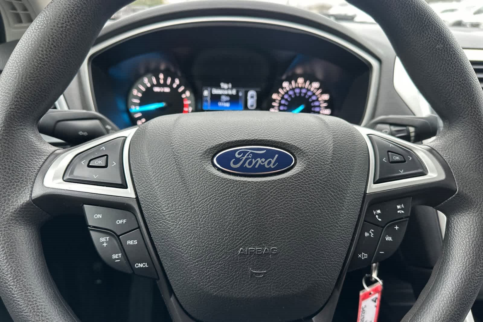 Used 2015 Ford Fusion SE image 22