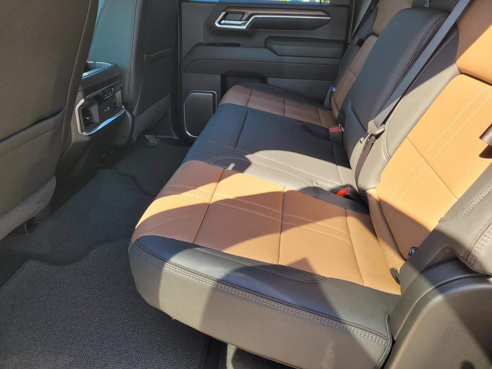 New 2026 Chevrolet Silverado 2500 High Country w/ High Country Premium Package AWD/4WD image 9