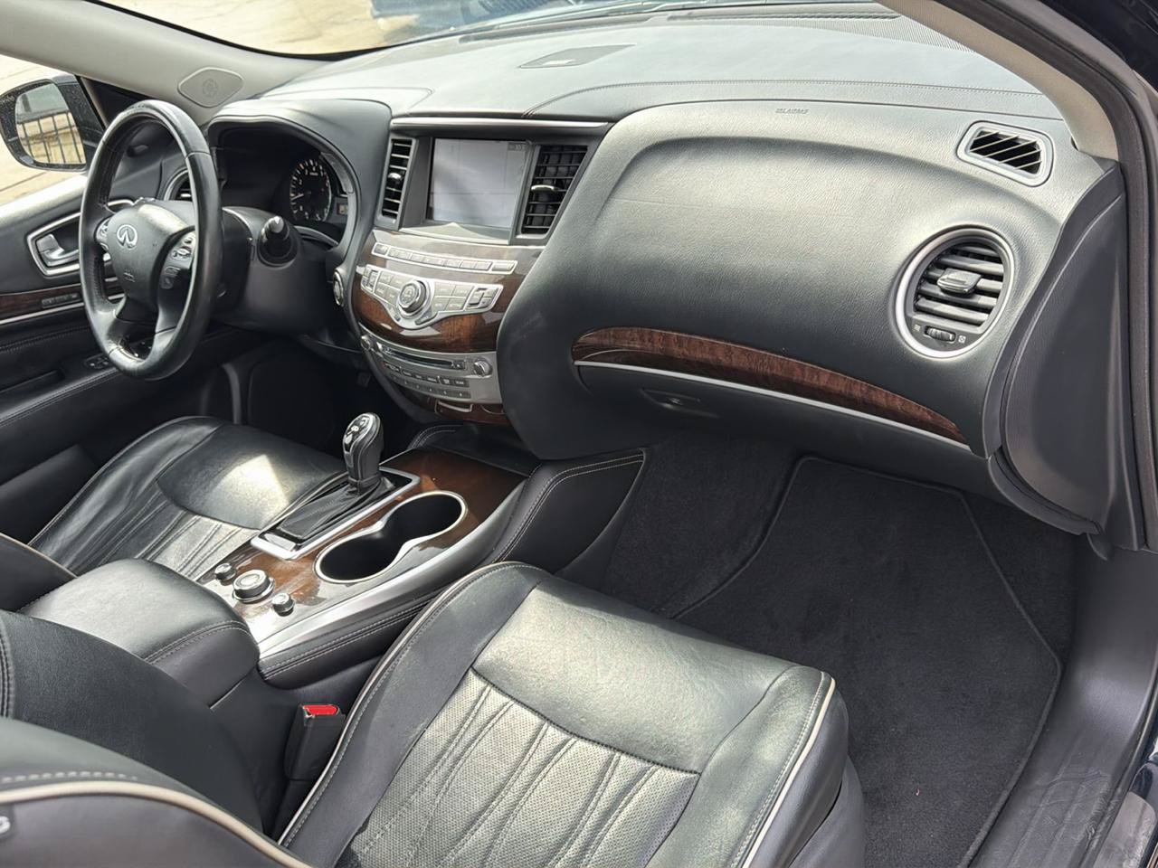 Used 2017 INFINITI QX60 Luxe w/ Deluxe Technology Package AWD/4WD image 25