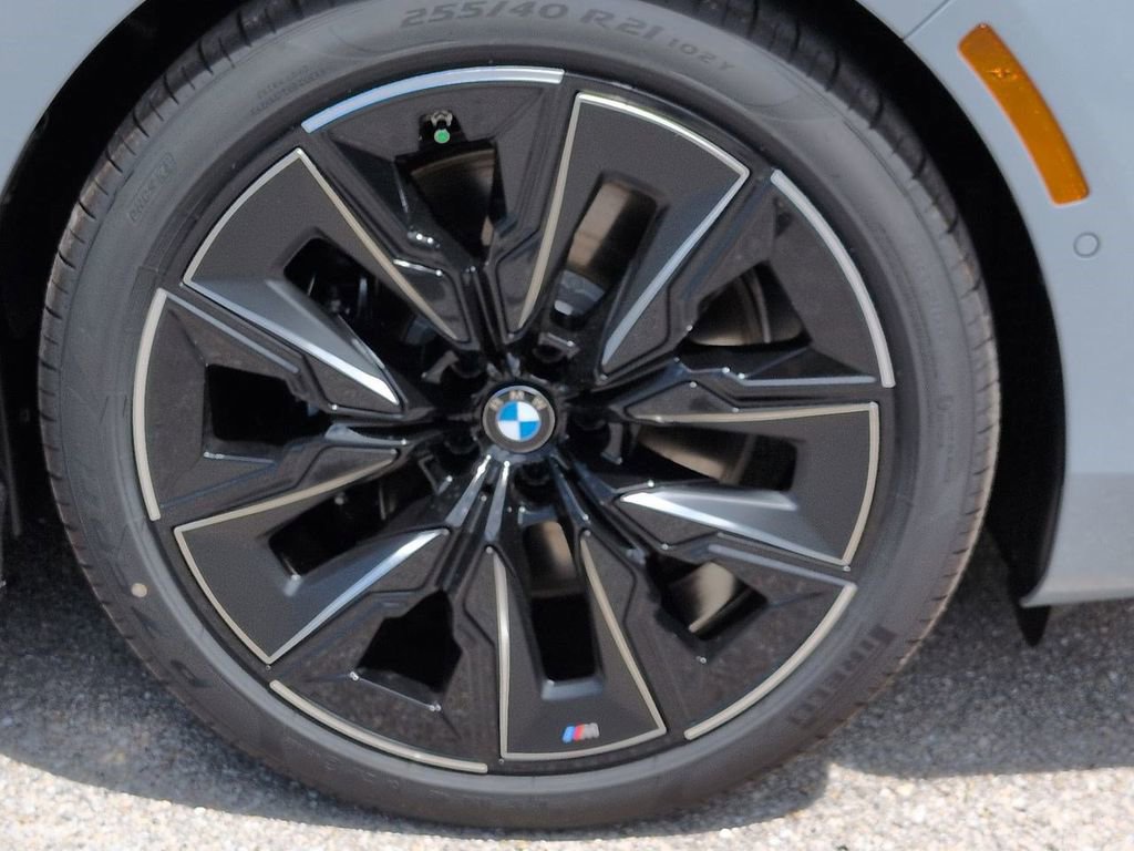 New 2026 BMW 760i xDrive w/ Executive Package AWD/4WD image 11