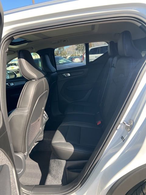 New 2025 Volvo XC40 B5 Core w/ Protection Package Premier image 24