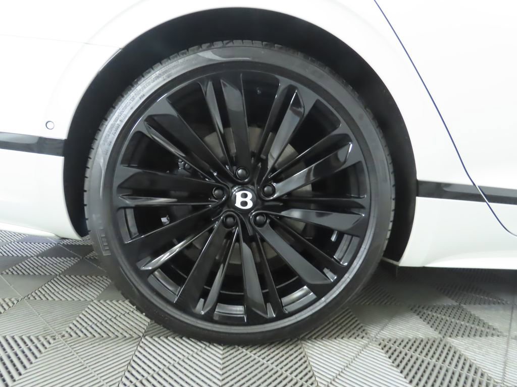 Used 2025 Bentley Flying Spur Plug-In Hybrid image 33