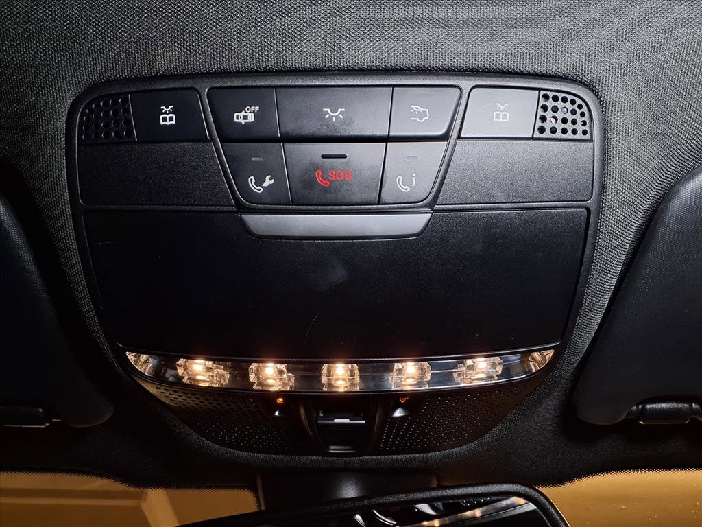 Used 2019 Mercedes-Benz GLC 350e 4MATIC image 13
