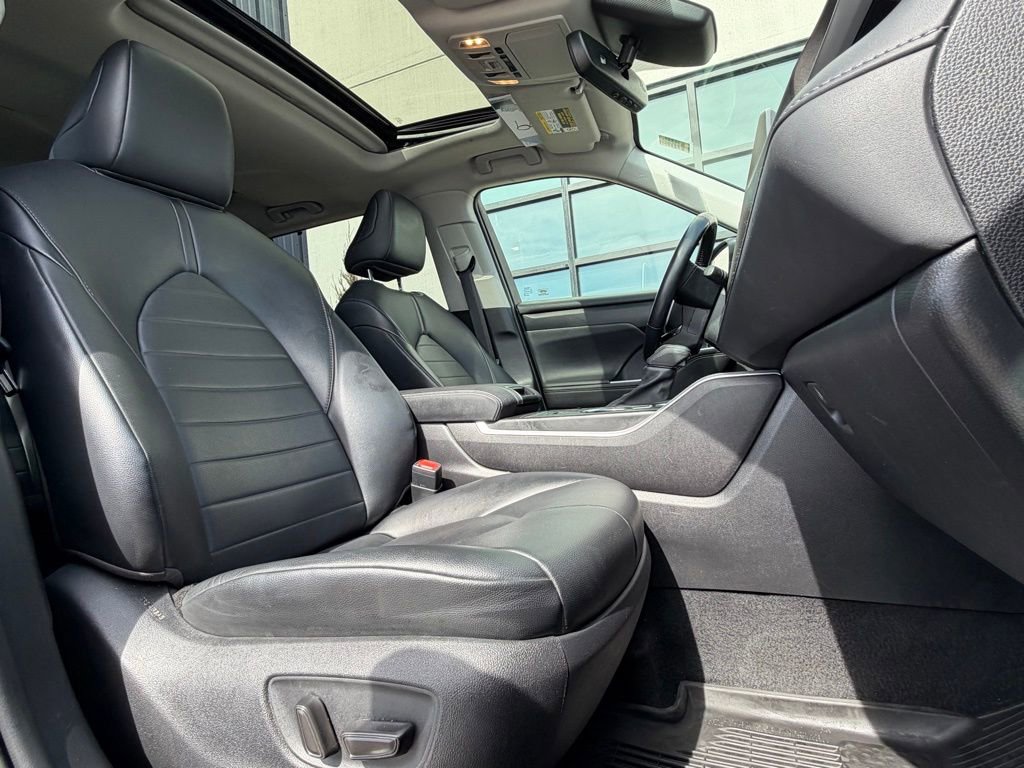 Used 2020 Toyota Highlander XLE image 19