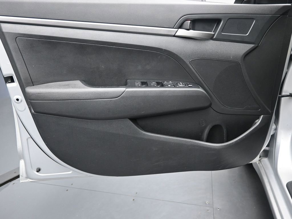 Used 2018 Hyundai Elantra SE w/ Cargo Package image 18