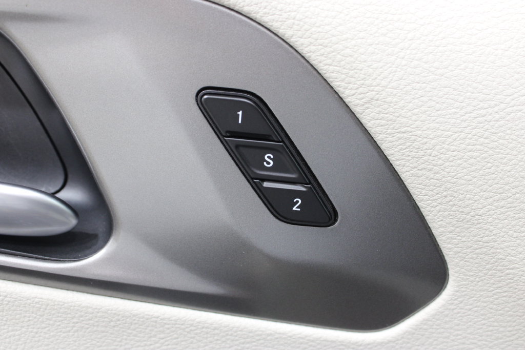 Used 2024 Chrysler Pacifica Limited FWD image 19