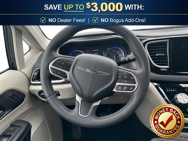 Used 2023 Chrysler Pacifica Touring-L image 18