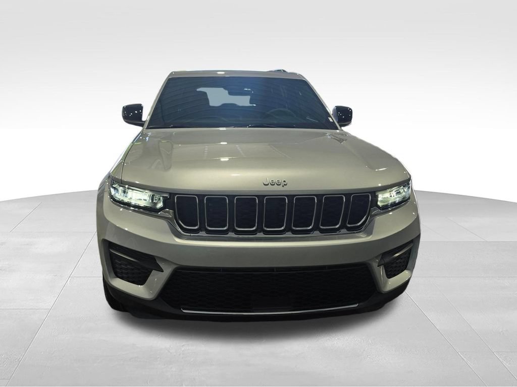 New 2026 Jeep Grand Cherokee Laredo w/ Trailer Tow Package AWD/4WD image 10