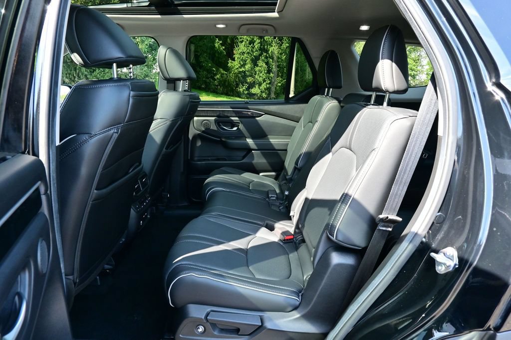 Used 2025 Honda Pilot Elite image 14
