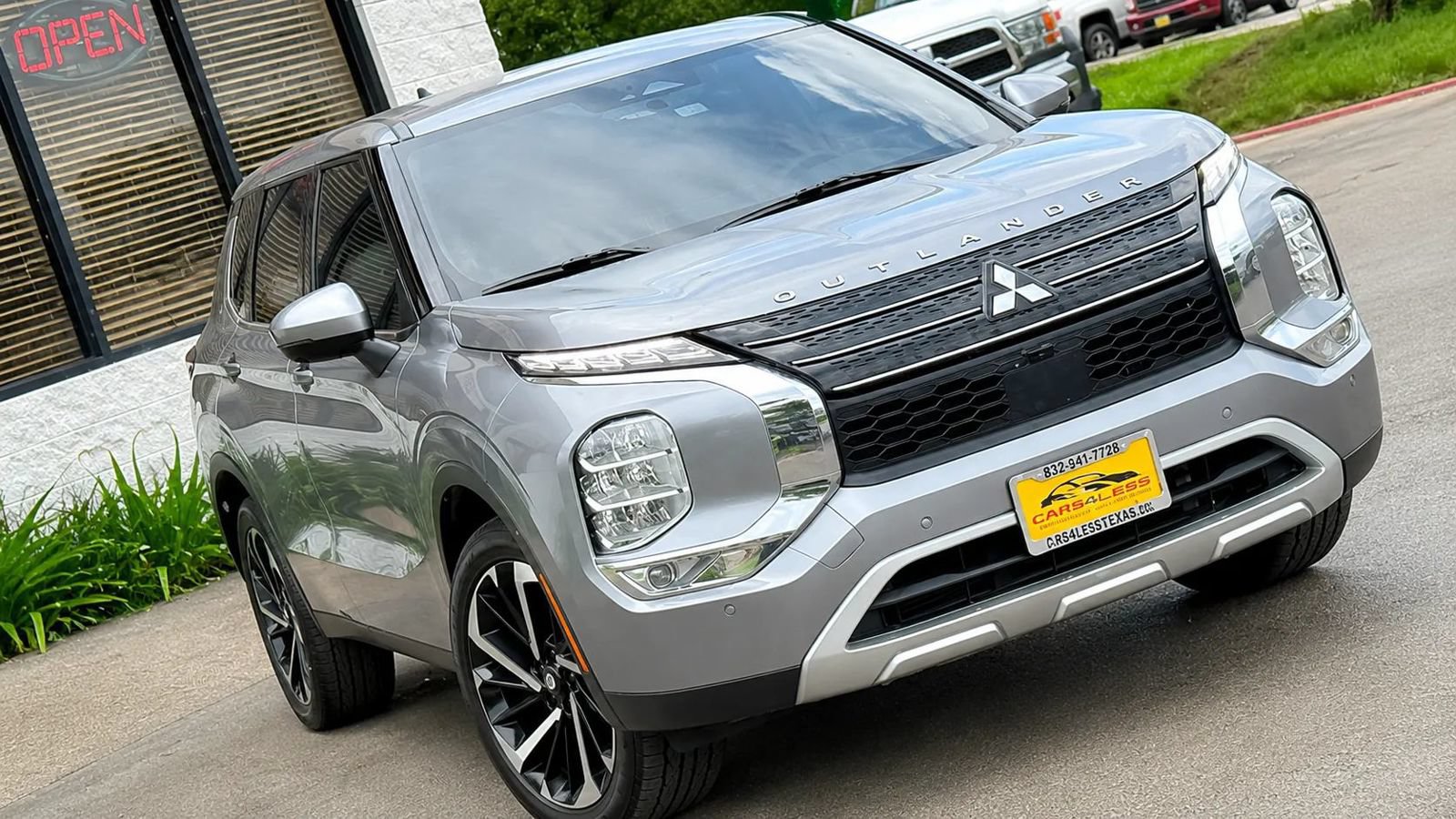 Used 2022 Mitsubishi Outlander SE FWD image 1