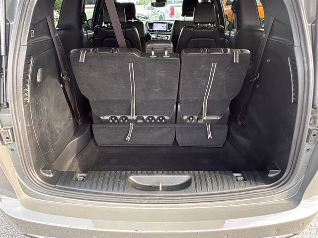 Used 2025 Chrysler Pacifica Select FWD image 18