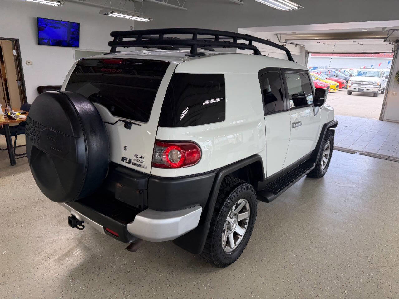 Used 2014 Toyota FJ Cruiser 4WD w/ Upgrade Package image 7