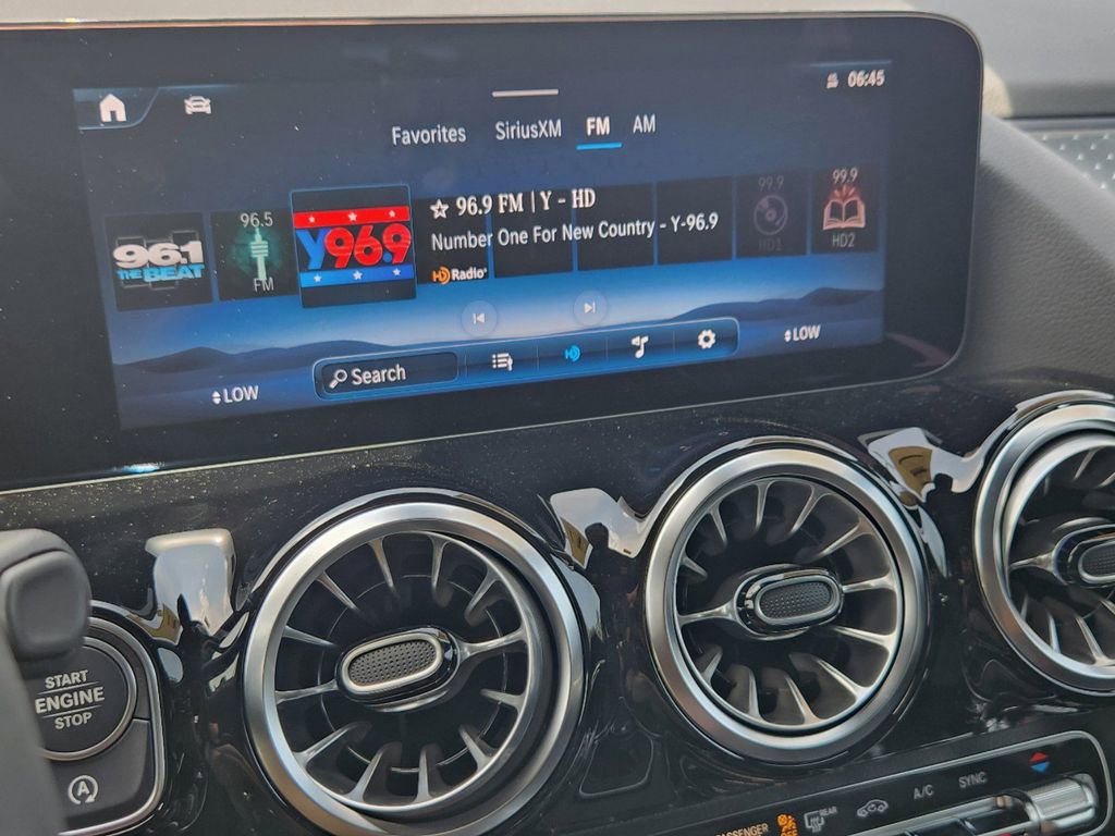 Used 2025 Mercedes-Benz GLA 250 4MATIC image 26