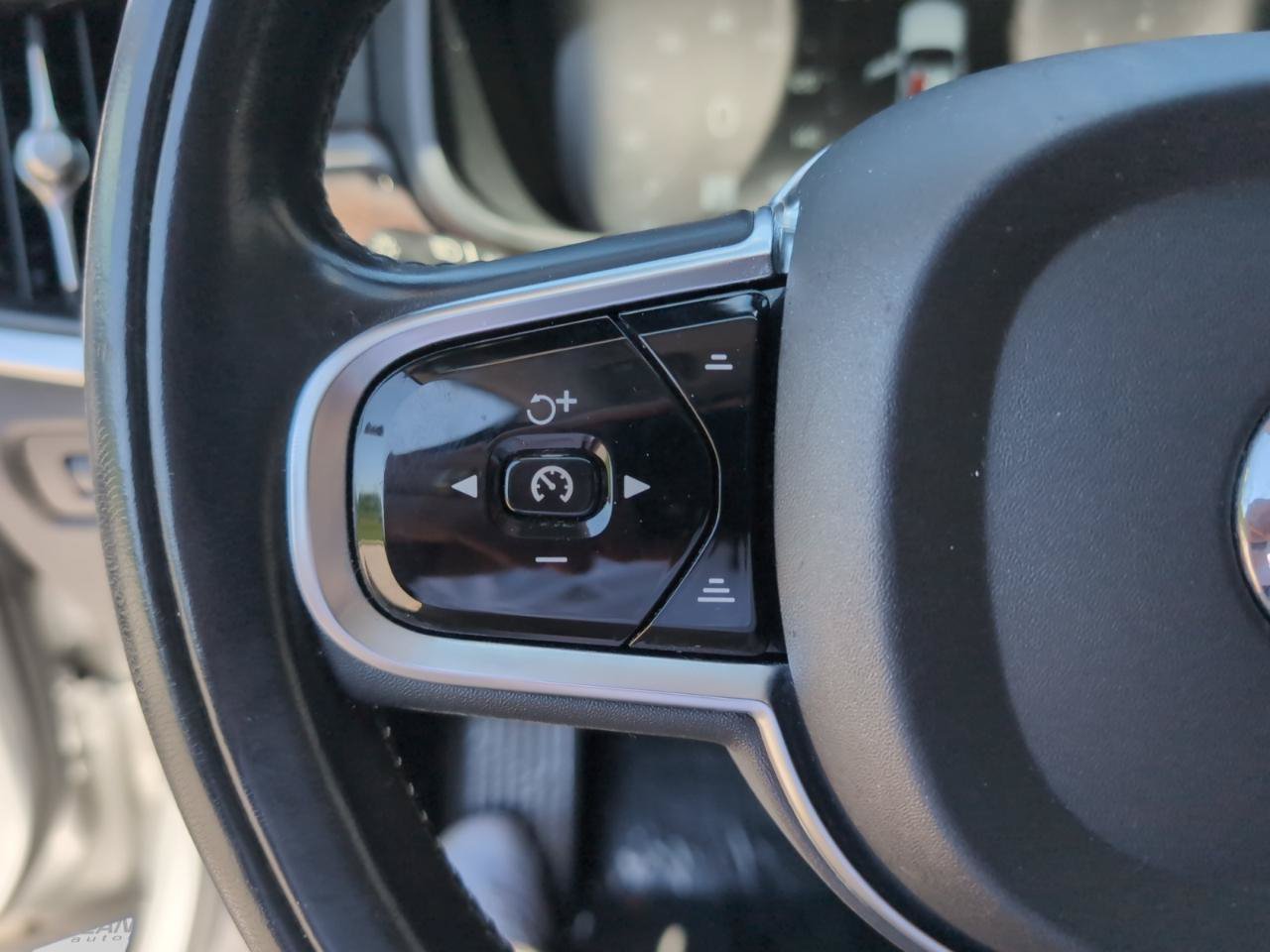 Used 2017 Volvo S90 T6 Momentum w/ Climate Package AWD/4WD image 24