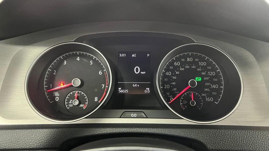 Used 2015 Volkswagen Golf S image 31