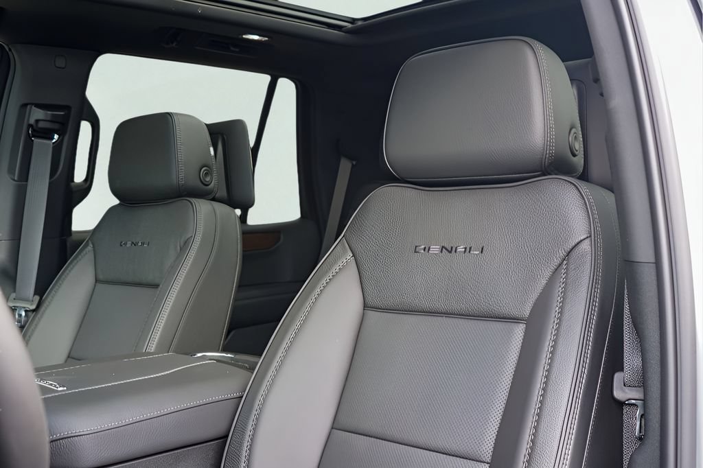 New 2026 GMC Yukon Denali w/ Denali Reserve Package AWD/4WD image 11