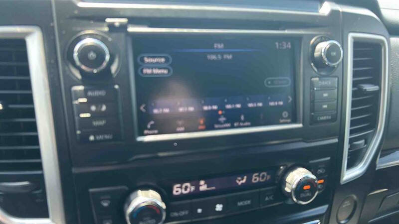 Used 2019 Nissan Titan SV w/ SV Convenience Package AWD/4WD image 24