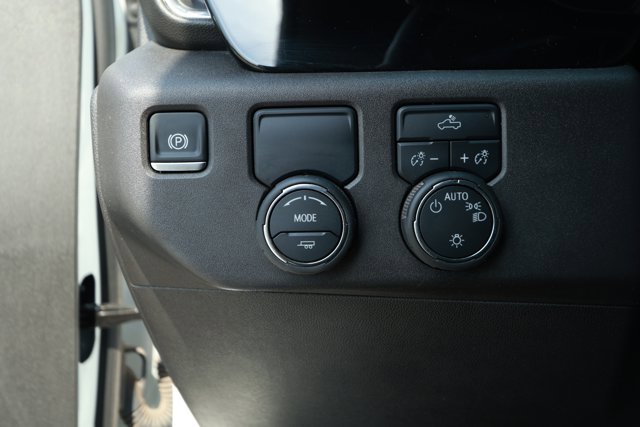 Used 2025 Chevrolet Silverado 1500 LT image 15