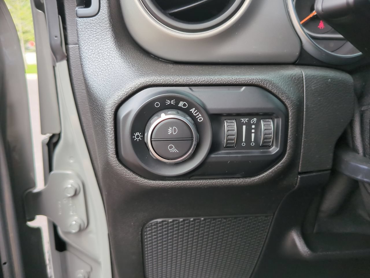 Used 2021 Jeep Gladiator Sport AWD/4WD image 14