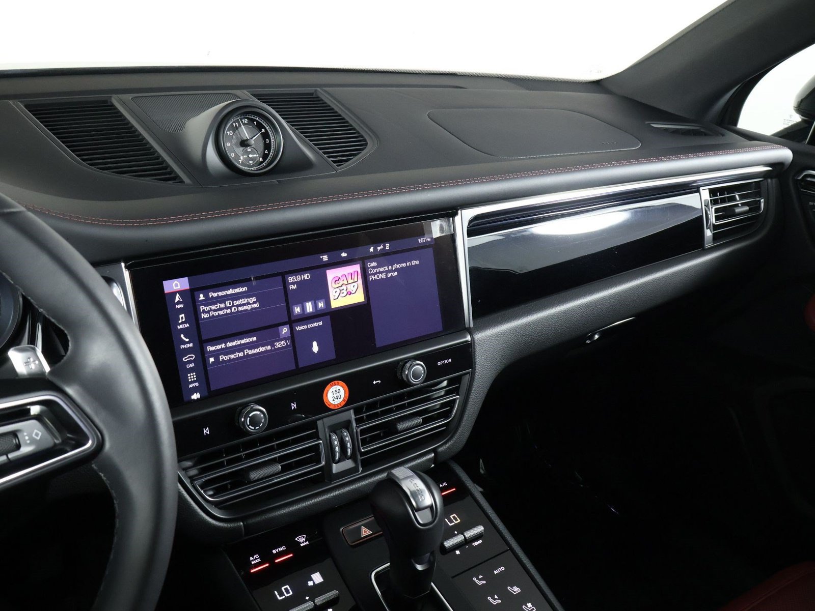 Certified 2026 Porsche Macan AWD/4WD image 13