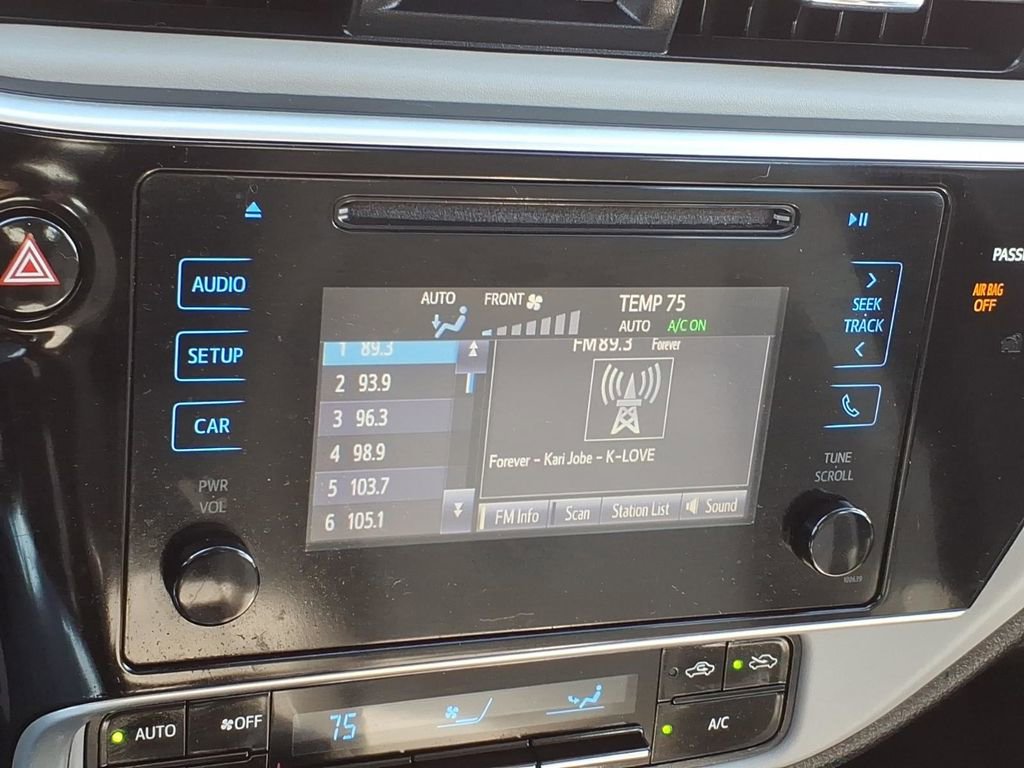 Used 2017 Toyota Corolla LE w/ Carpet Mat Package (TMS) FWD image 21