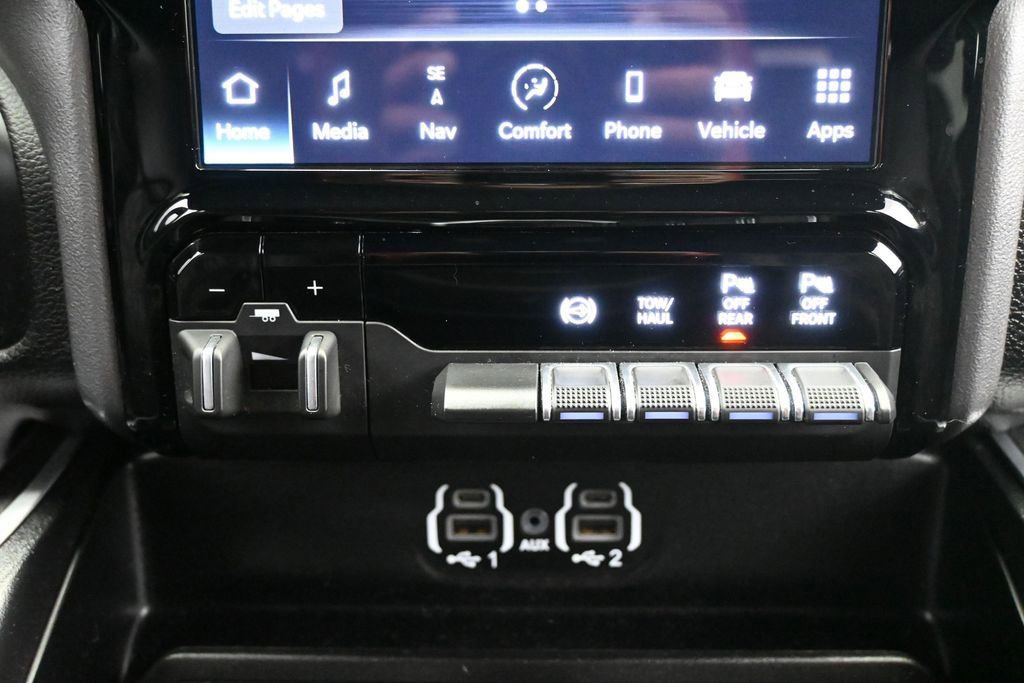 Used 2024 RAM 2500 Big Horn w/ Night Edition AWD/4WD image 19