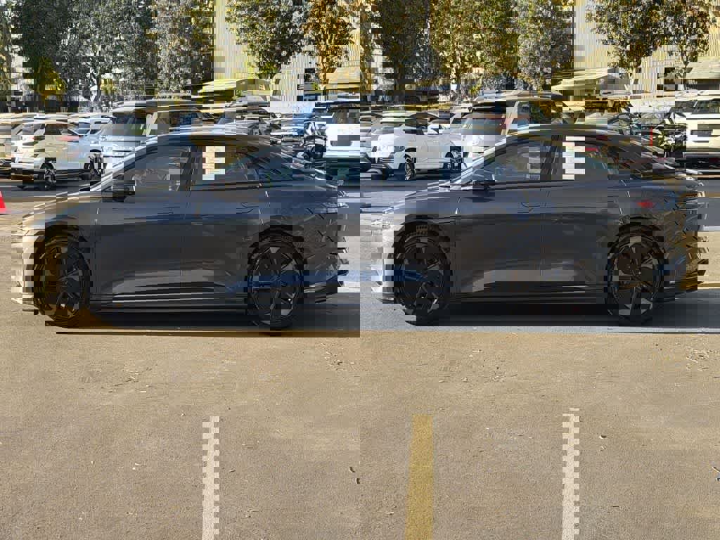 Used 2024 Lucid Air Touring image 3